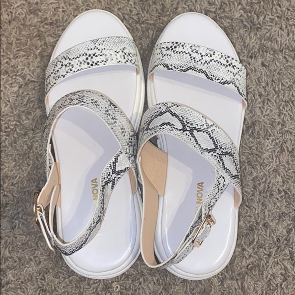 snake print platform sandals - Picture 2 of 4